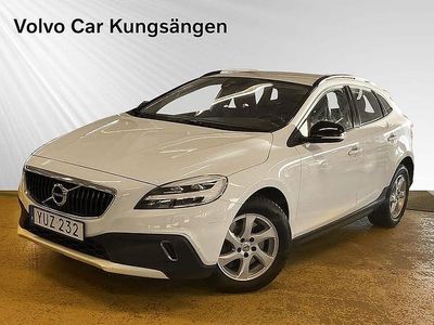 Vit Begagnad 2018 Volvo V40 Halvkombi | 169 800 kr (Marknadspris)