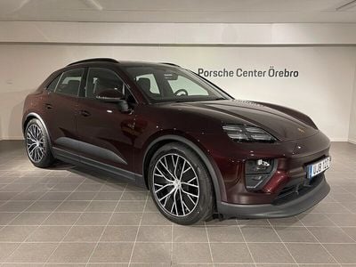 Röd Begagnad 2024 Porsche Macan SUV | 949 000 kr
