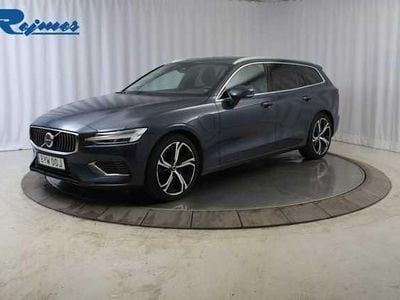 Mörkblå Begagnad 2022 Volvo V60 Core Kombi | 349 900 kr (Marknadspris)