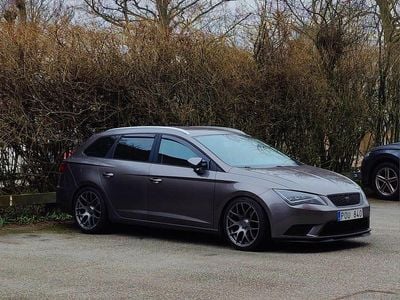 Metallicgrå Begagnad 2014 Seat Leon ST Kombi | 130 000 kr (Dyr)