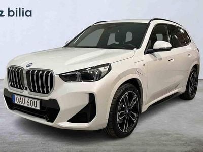 Svart Begagnad 2025 BMW X1 Comfort Edition SUV | 558 600 kr (Marknadspris)