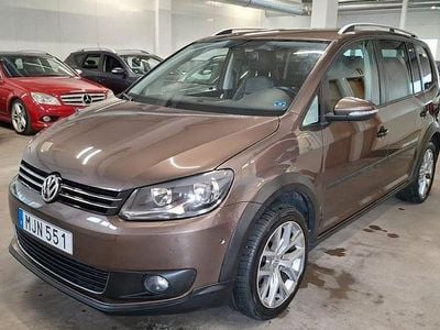 Begagnad VW Touran Cross 141 HK (103 kW) 2015 Brun Minibuss