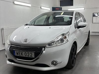 Vit Begagnad 2014 Peugeot 208 Halvkombi | 49 900 kr (Marknadspris)