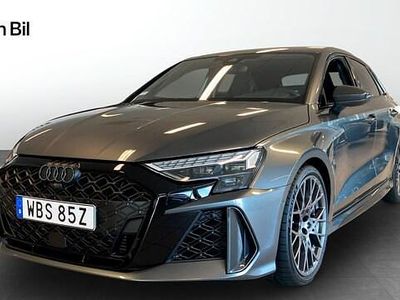Grå (daytonagrå pärleffekt) Begagnad 2024 Audi RS3 Sportback Comfort Halvkombi | 739 000 kr