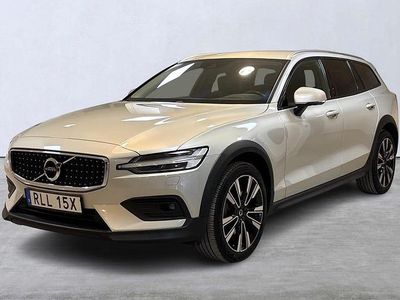 Begagnad Volvo V60 CC SE 200 HK (147 kW) 2021 Vit Kombi
