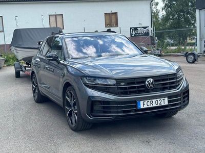 Silicon grey metallic Begagnad 2024 VW Touareg R SUV | 817 500 kr (Dyr)
