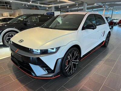 Matt vit Begagnad 2024 Hyundai Ioniq 5 SUV | 699 000 kr