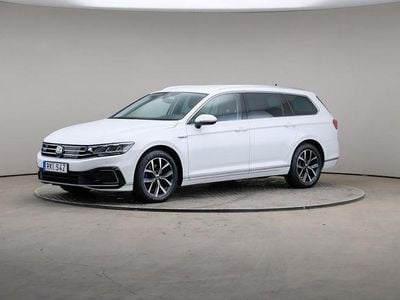 Begagnad VW Passat GTE 218 HK (160 kW) 2021 Pure white Kombi