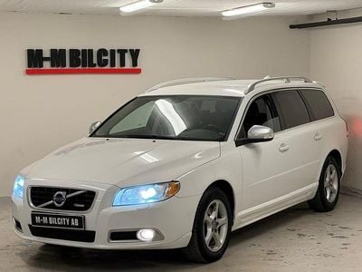 Vit Begagnad 2010 Volvo V70 R-Design Summum Kombi | 79 900 kr (Marknadspris)