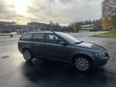 Grå Begagnad 2006 Volvo V50 Kombi | 22 000 kr (Marknadspris)