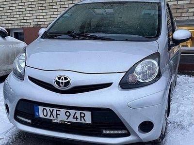 Begagnad Toyota Aygo 68 HK (50 kW) 2012 Grå Halvkombi