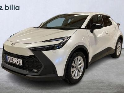 Vit Ny 2025 Toyota C-HR Style SUV | 429 000 kr (Marknadspris)