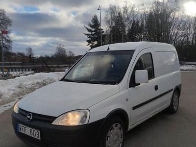 Begagnad Opel Combo 94 HK (69 kW) 2010 Minibuss