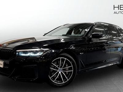 Svart (black) Begagnad 2022 BMW 530e M Sport Kombi | 368 700 kr (Lite dyr)