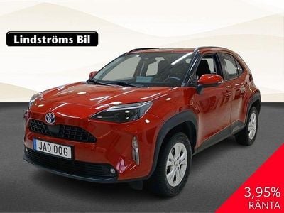 Begagnad Toyota Yaris Hybrid Active 117 HK (86 kW) 2022 Röd