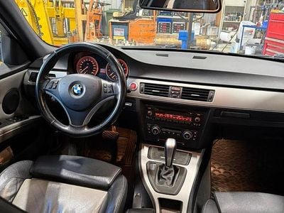 Begagnad BMW 325 218 HK (160 kW) 2008 Kombi
