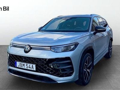Silver (oyster silver metallic) Ny 2025 VW Tayron R-line SUV | 723 800 kr (Dyr)