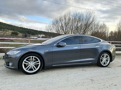 begagnad Tesla Model S 85D med Gratis laddning och Autopilot