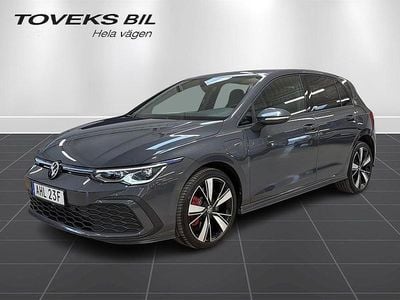 Grå Begagnad 2021 VW Golf VIII GTE Kombi | 269 800 kr (Marknadspris)