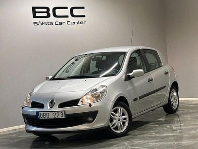 Ljusgrå Begagnad 2006 Renault Clio II Halvkombi | 64 900 kr