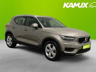 Silver/grå Begagnad 2022 Volvo XC40 Momentum SUV | 293 900 kr (Marknadspris)