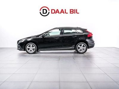 Svart Begagnad 2017 Volvo V40 Momentum SUV | 169 700 kr (Marknadspris)