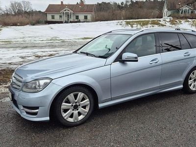 Begagnad Mercedes C180 156 HK (114 kW) 2013 Ljust gråblå
