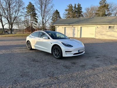 begagnad Tesla Model 3 Standard Range Plus - fint skick