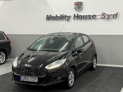 Svart Begagnad 2015 Ford Fiesta Titanium Halvkombi | 59 900 kr (Marknadspris)