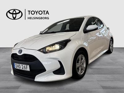 Vit Begagnad 2021 Toyota Yaris Hybrid Active Halvkombi | 199 500 kr (Lite dyr)