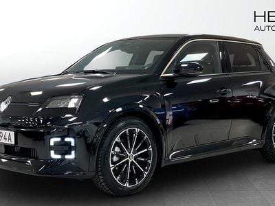 Svart Begagnad 2025 Renault 5 E-Tech Iconic Halvkombi | 379 900 kr (Marknadspris)