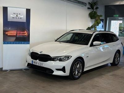 Alpinvit Begagnad 2022 BMW 330 Sport Line Kombi | 239 000 kr (Marknadspris)