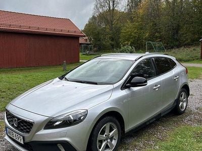 Silver Begagnad 2015 Volvo V40 CC Momentum Kombi | 89 500 kr (Superpris)