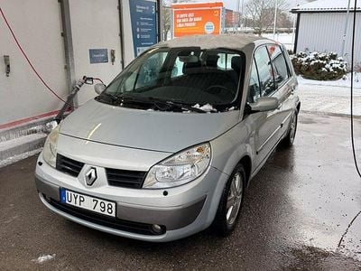 Begagnad Renault Scénic II 135 HK (99 kW) 2004 Minibuss