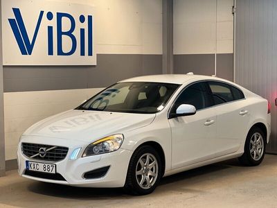 begagnad Volvo S60 D3 Summum NY KAMREMSSATS/DRAG/KEYLESS/PDC/SoV-HJUL