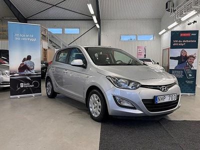 Begagnad Hyundai i20 Select 84 HK (61 kW) 2013 Silver Halvkombi
