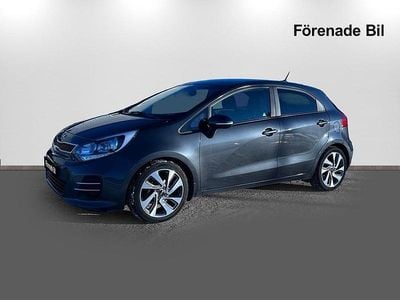 Platinum graphite metallic Begagnad 2016 Kia Rio Halvkombi | 99 900 kr (Marknadspris)
