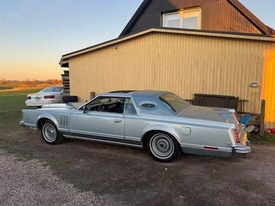 Ljusblå Begagnad 1978 Lincoln Continental Sportkupé | 139 000 kr