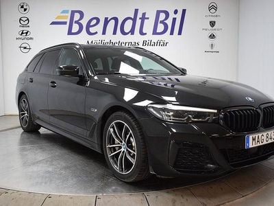 Svart Begagnad 2022 BMW 530e M Sport Kombi | 353 800 kr (Marknadspris)