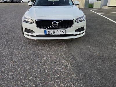 Vit Begagnad 2018 Volvo V90 Momentum Kombi | 195 000 kr (Marknadspris)