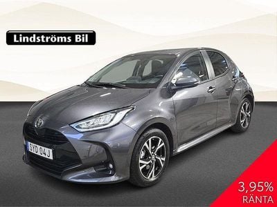 Grå Begagnad 2025 Toyota Yaris Hybrid Active Halvkombi | 298 800 kr (Dyr)
