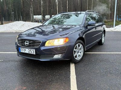 Begagnad Volvo V70 180 HK (132 kW) 2014 Caspian blue Kombi