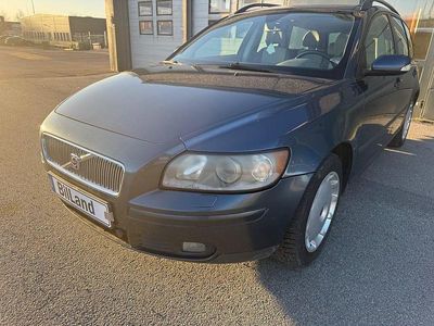 Blå Begagnad 2006 Volvo V50 Kinetic Kombi | 36 900 kr (Marknadspris)