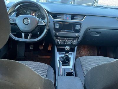 Begagnad 2015 Skoda Octavia G-TEC Kombi | 93 000 kr (Marknadspris)