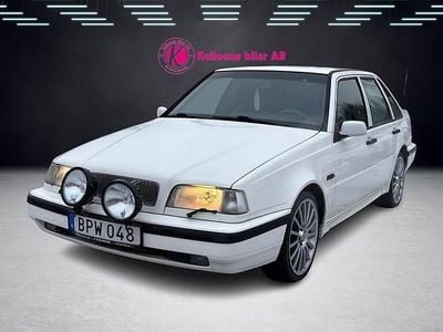 Begagnad Volvo 440 90 HK (66 kW) 1995 Vit Halvkombi
