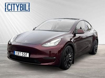 Midnight cherry metallic Begagnad 2023 Tesla Model Y Performance SUV | 479 900 kr (Lite dyr)