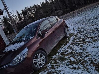 Begagnad Renault Clio IV 90 HK (66 kW) 2014 Halvkombi