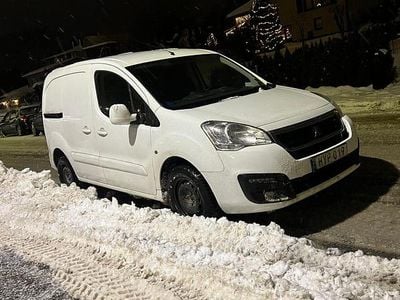 Begagnad Peugeot Partner 99 HK (72 kW) 2017 Vit Minibuss