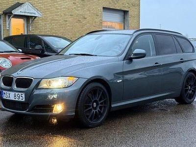 Grå Begagnad 2012 BMW 320 Kombi | 129 500 kr (Marknadspris)