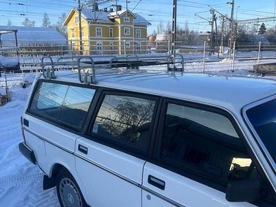 Begagnad Volvo 240 112 HK (82 kW) 1984 Vit Kombi